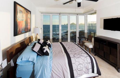 Cabo Bello Villa | Casa Luna - Oceanfront, Infinite Pool, Arch View & Double Jacuzzi.