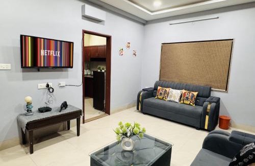 Indore Apartment | Home Escape 2BHK Apartment Near Brilliant Convention Centre - Adults Only