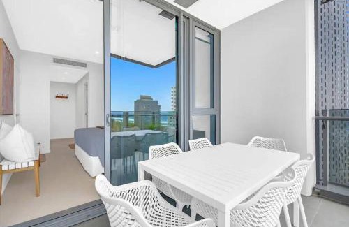 Broadbeach Apartment | Signature Oceanview's 2B2B Resort-Style Amenities
