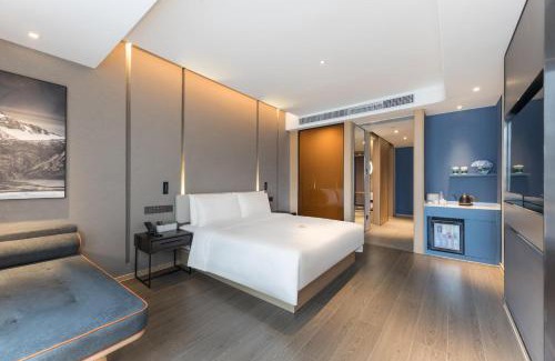 Xihu Hotel | Atour Hotel Zhijiang Bridge