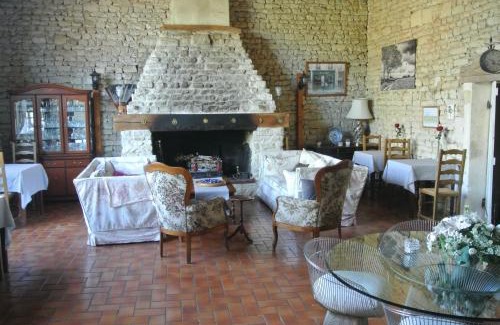 Sigogne Hotel | Hotel Karina