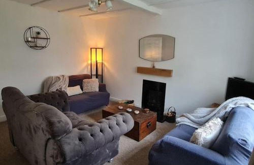 Stockport House | Shrigley cottage, quirky & quiet