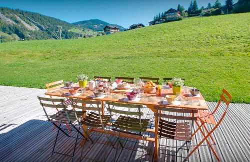 La Clusaz Ski Chalet | Lodge Le Grizzly - SnowLodge