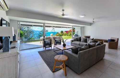Hamilton Island Apartment | Bella Vista West 1 Ocean View With Golf Buggy And Airport Transfers Under New Management