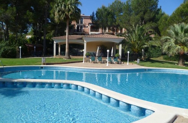 Exclusive 3 BR. Home in a fantastic private complex - 5 min to the beach