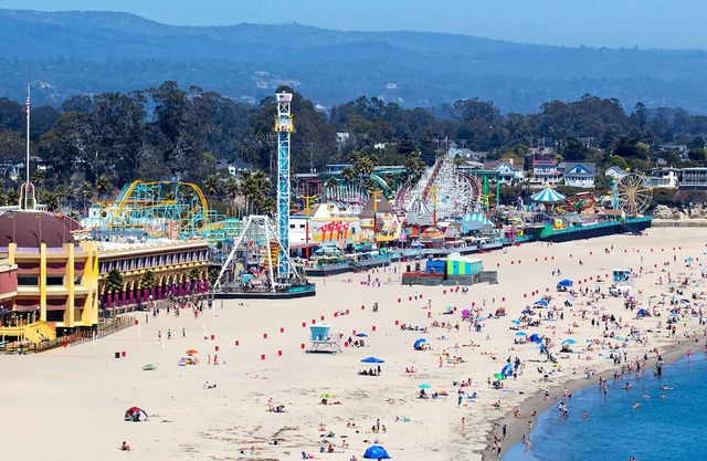 Luxury Santa Cruz Villa: Beachside Paradise with New Hot Tub & Fast Wi-Fi