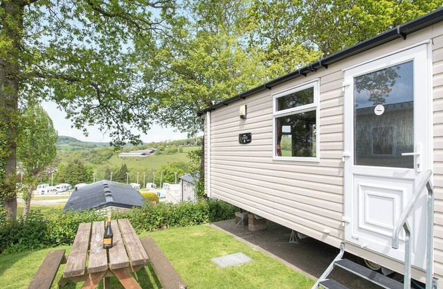 2 bedroom accommodation in Charmouth