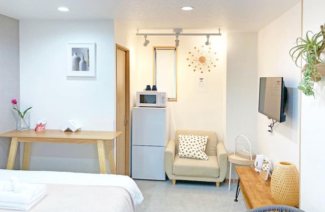 9 min walk from Ikebukuro station /2 min walk from Kanamecho station /super cost performance /comfortable for 2 ~ 3 people /super convenient /lots of good food and shopping.