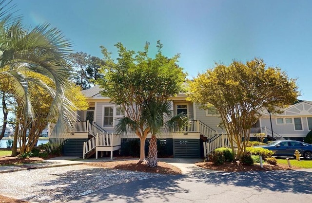 Coastal Charm 3BR Lakeside Villa Resort Amenities