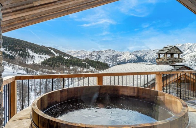 Chalet Chardy - Five Bedroom Chalet, Sleeps 12