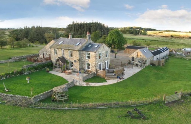 Meagill farmhouse, hot tub, bbq hut, sauna