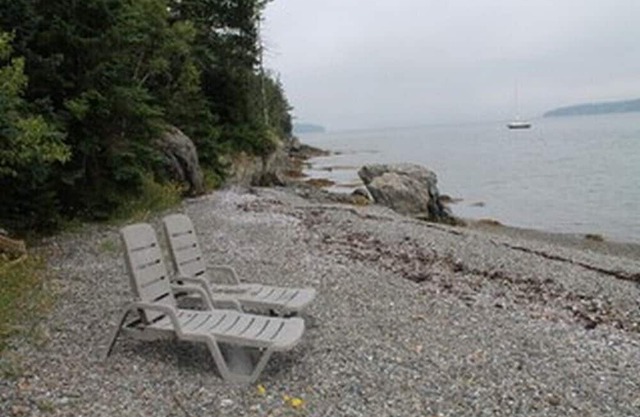 Beautiful waterfront Bar Harbor cottage with nice beach