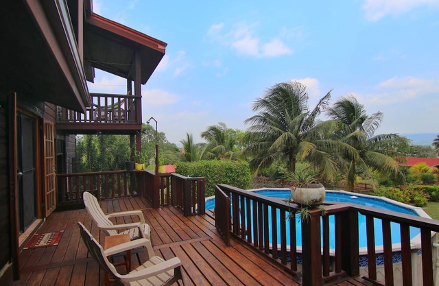 Beautiful Home with Mountain Views and Pool