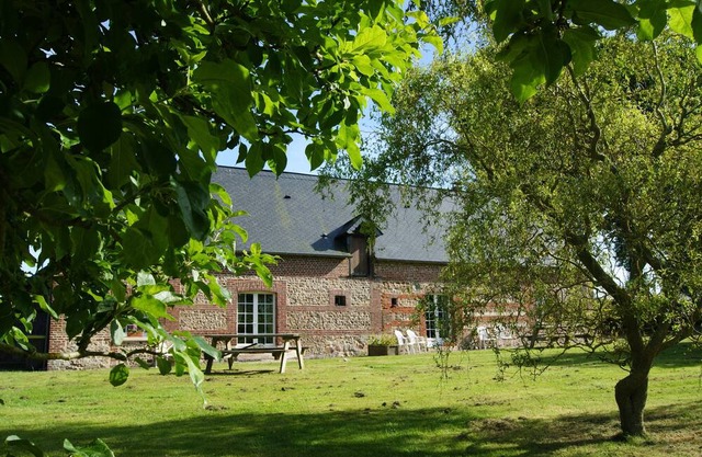 Charming Normandy cottage Chestnut trees 15 km from Etretat in Haute Normandi