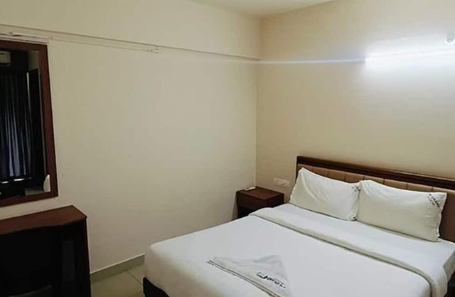 Fabhotel Jk Grand