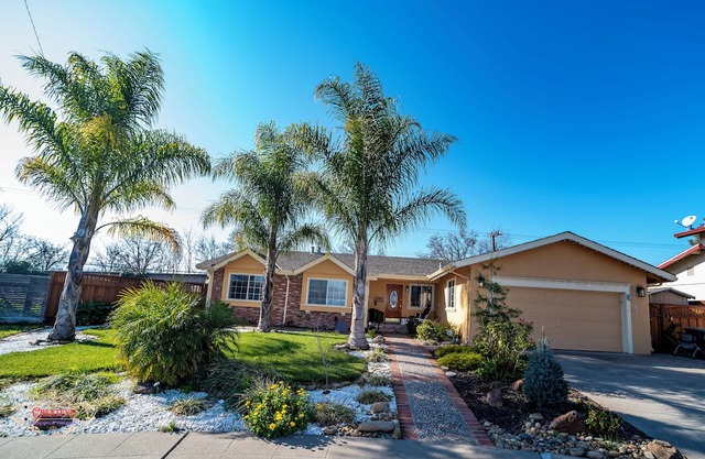 Amazing 2-bedrooms in a shared single family home