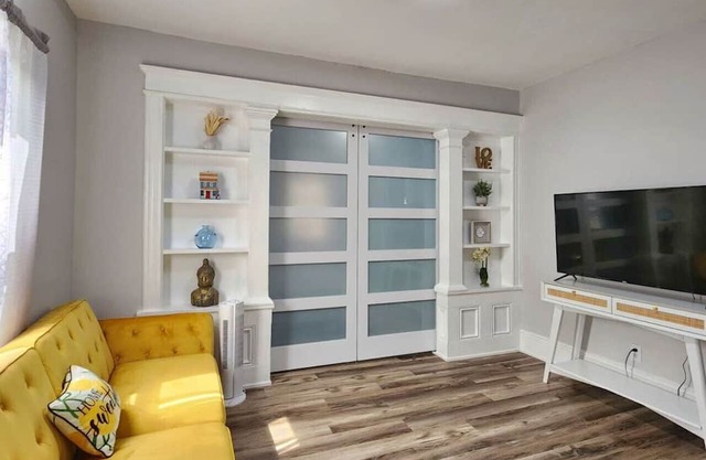 Cozy 2BR Renovated Near Downtown Springfield