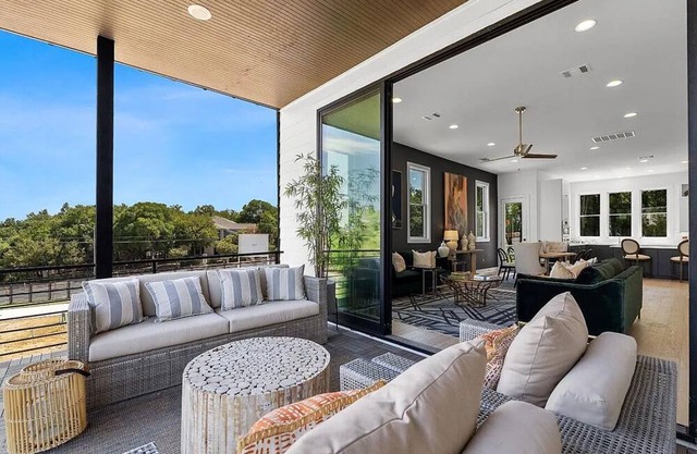 Pleasant 3-bedroom townhome with WiFi, AC in delightful Austin