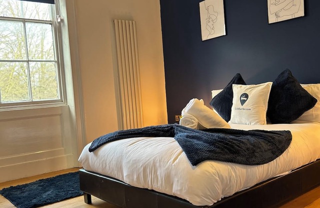 Grimsby Central Luxury 2 Bedrooms, Sleeps 3 Flat 2