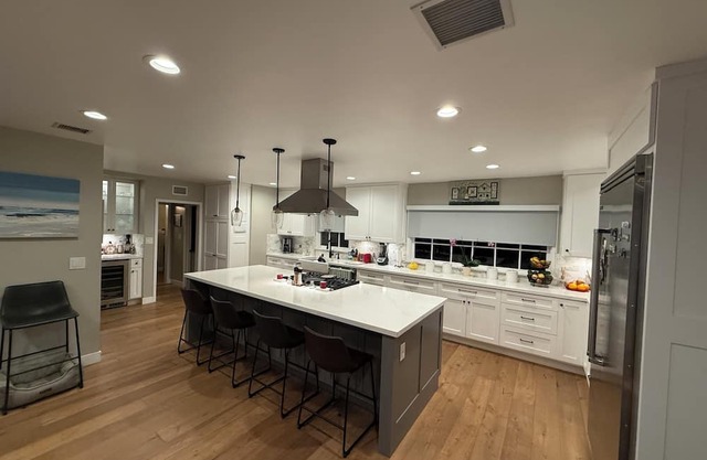 Charming 3-bedroom house in delightful Pasadena with Pool, Patio, WiFi, AC…