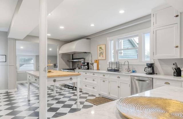 Spacious home for family/friends, steps from beach