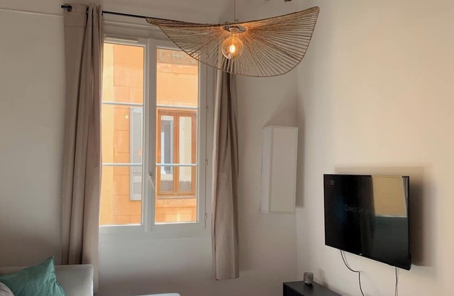 Right in the center of Aix, comfortable, 2 bedrooms, 2 bathrooms, air conditioning