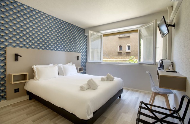 Double room-Standard-Ensuite with Shower-Garden view