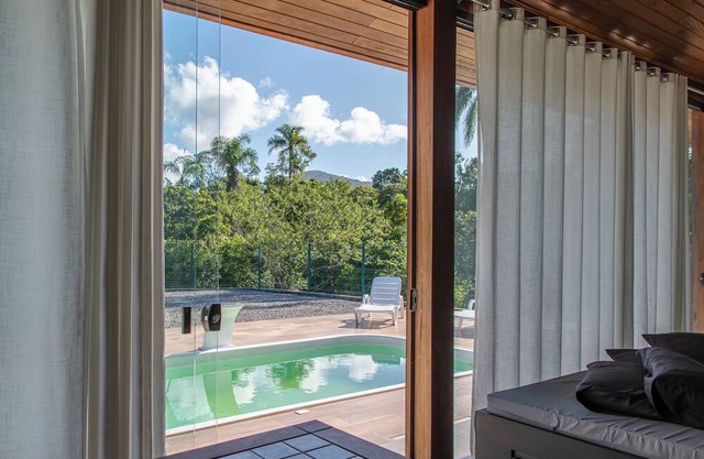 Casa com piscina e sinuca para 6 pessoas HX3157