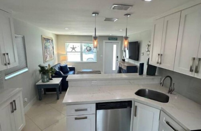 Charming 2-bedroom duplex in delightful West Palm Beach with WiFi, AC, Laundry.