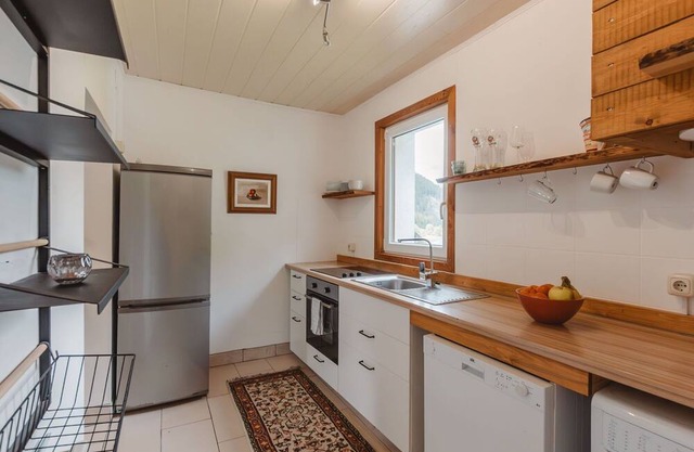 Cosy apartment for 6 people with WIFI, TV and parking