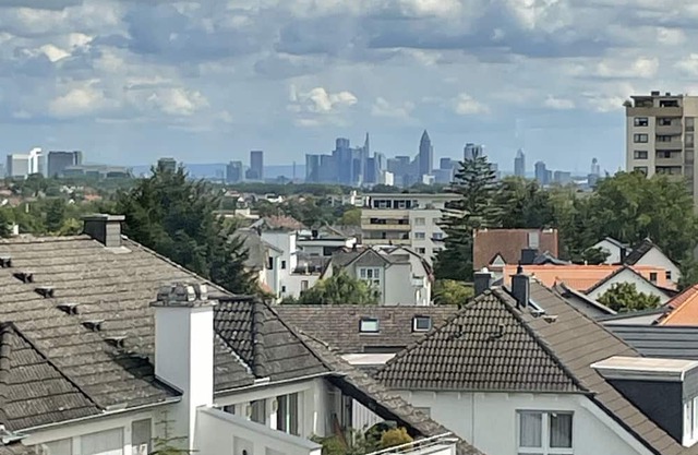 Apartment 'Taunus-Zimmer Skyline-Blick' with Wi-Fi