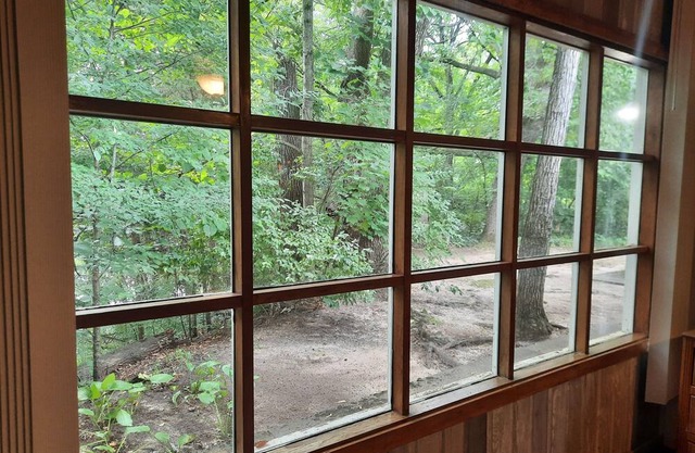 Superb cottage with AC in resort overlooking the river