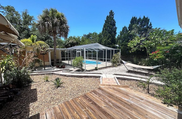 Charming 2-bedroom house in fabulous Gulfport w/pool!