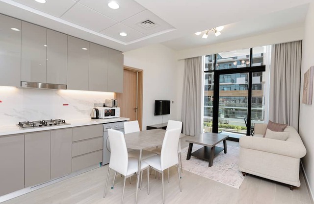 OFFER! Homey 2BR in Azizi Riviera | Stunning Views