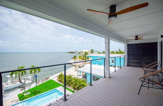 New! Ritaville - Waterfront with Private Pool!