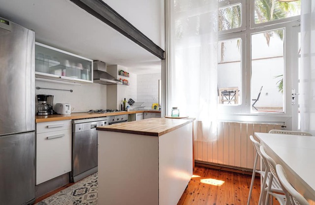 Gran Apto Familiar en Barcelona - 5H + Patio + A/C y Comodidad Para Grupos