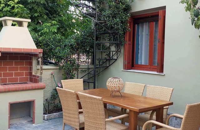 Charming city center 2-bedroom house in beautiful Volos with AC, WiFi.