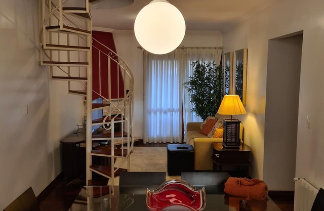 Apartamento Duplex com Lareira no Capivari