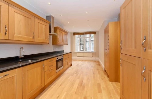 Elegant 5-Bedroom Retreat in Knightsbridge