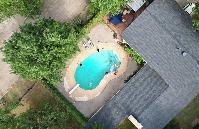 The Willow Oasis with a pool in Muskogee