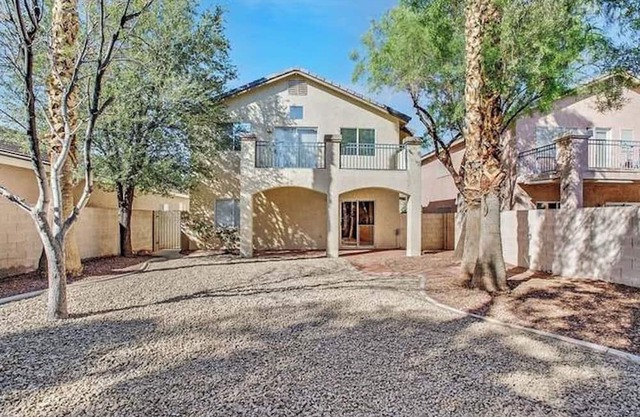 Peaceful 3b/2ba House with Patio, Wooded Back Yard, WiFi, BBQ. Pet-Friendly!