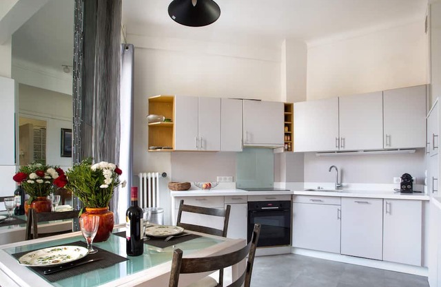 Air-conditioned apartment in Libération