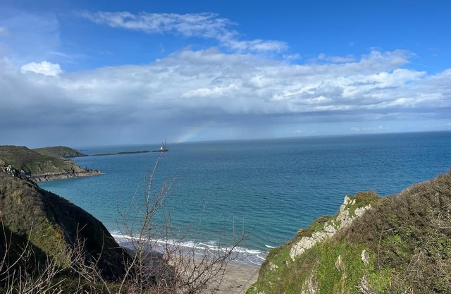 Large family home between Bilfot and Minard. Enclosed garden, walking distance to beaches, GR!