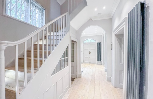 Luxury 5-Bedroom House with Large Garden in Central London