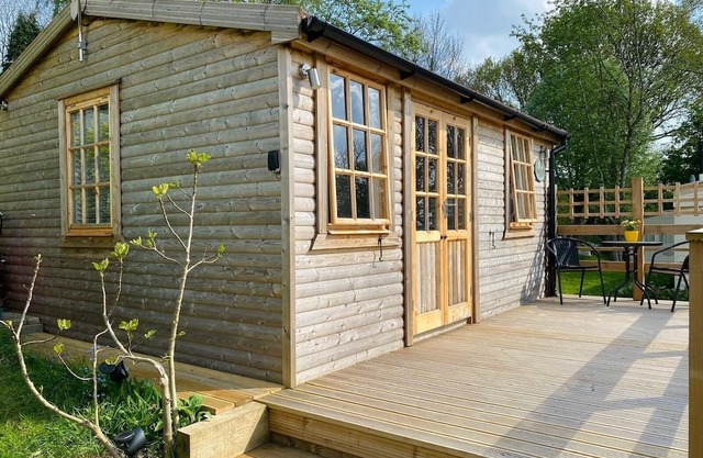 Cosy cabin for two in the Peak District