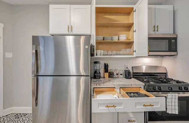 Beautiful Tower Grove Unit, Recently Renovated 1N