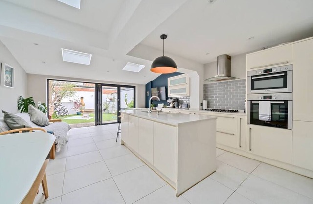 Pass the Keys | Stylish Family Home