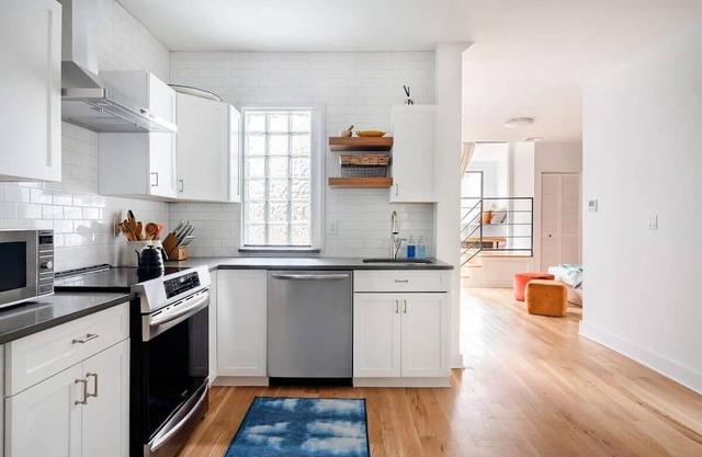 Ainslie Manor by Rove Travel | 6BR TH w/Backyard