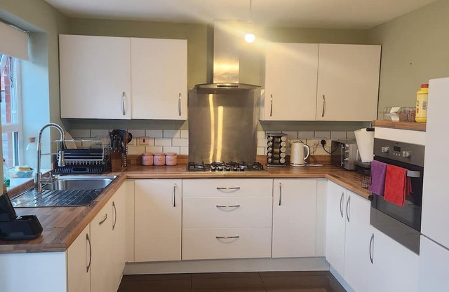Inviting 1-Bed House in Wolverhampton