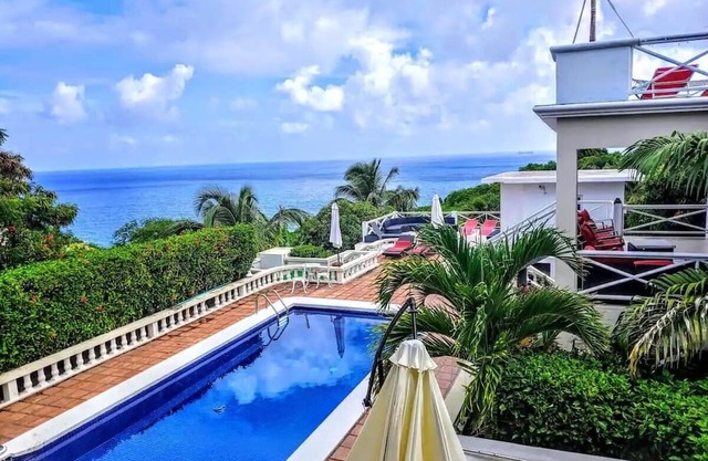 4BR 3BA, w/Pool House Access